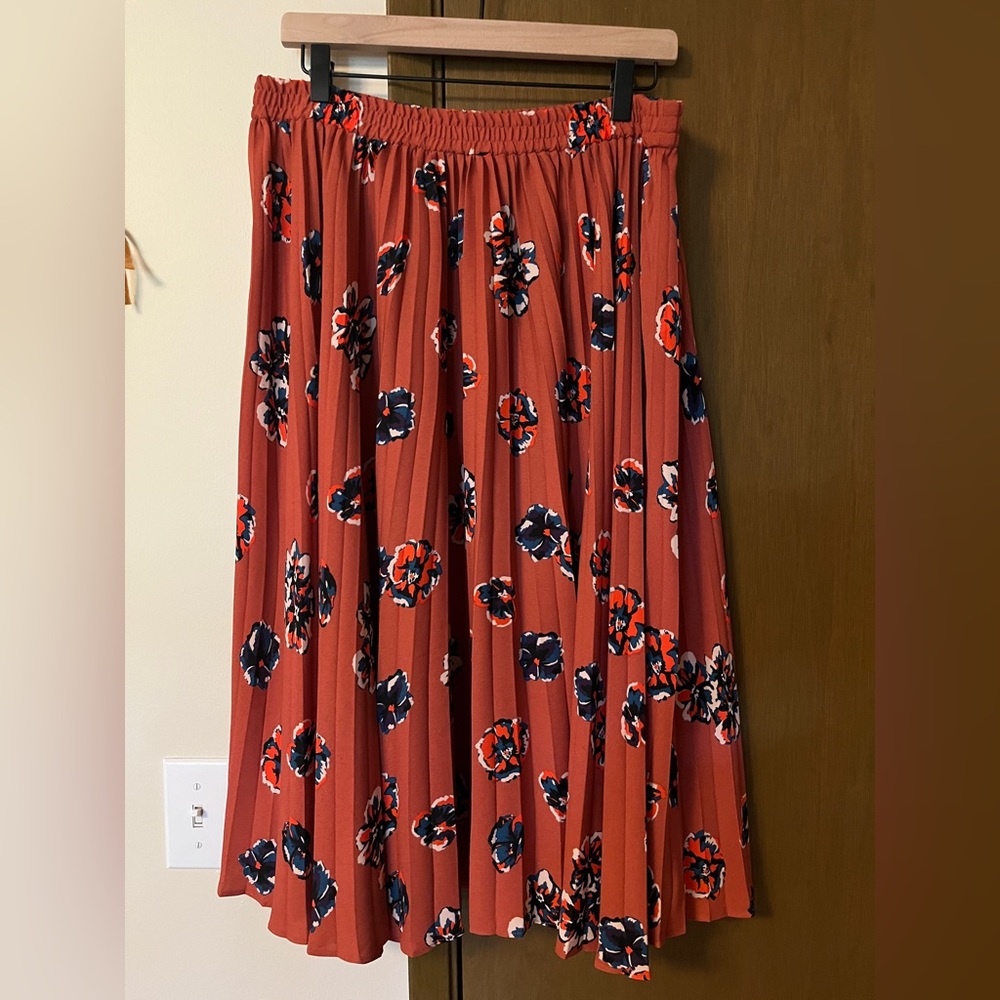 Halogen size Large pleated floral print midi skirt